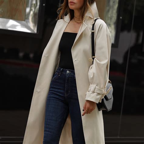 Stylish Ways To Wear A Trench Coat During Summer Lolariostyle