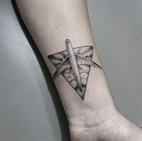 According to flightradar24, there are around 660,000 people in the air aboard various types of aircraft at any given moment. 30 Amazing Airplane Tattoos For People Who Love To Travel ...