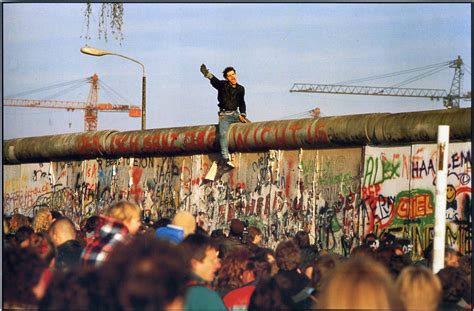 The Fall Of The Berlin Wall Berlin 1989 Peter Turnley Berlin Wall