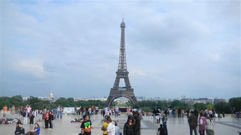 Tourists Near The Eiffel Tower In Summer Wallpapers And