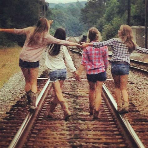 Pin By Macy Waters On Best Friend Picture Ideas Friendship Photography Best Friend Pictures