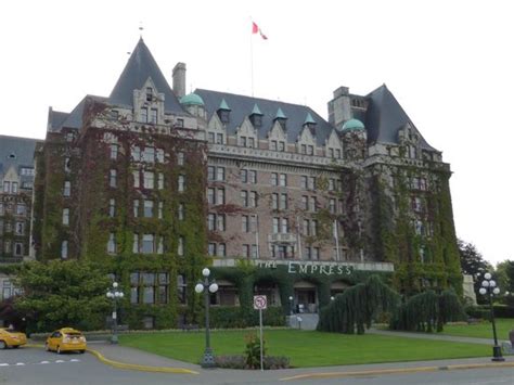 Entrance Of The Empress Hotel Picture Of Q At The Empress Victoria
