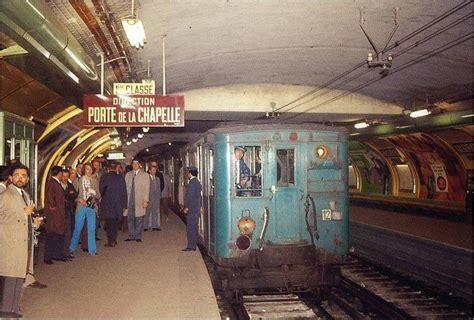 Paris Station Vaugirard Vers 1970 La Rame De Métro Attend Quelques