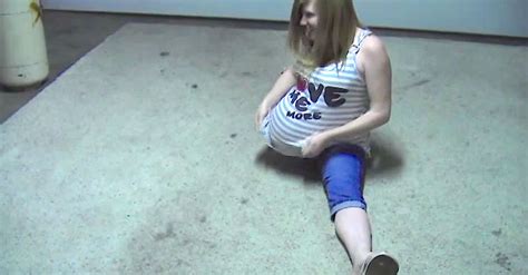She S Pregnant With Twins But It Doesn’t Stop Her From Doing A Jaw Dropping Split