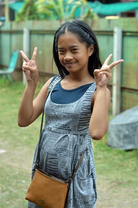 Small Filipina Girl 💖teenage Girls Making Dinner Gibitngil Island