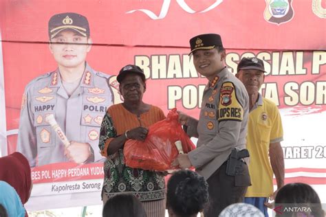 Polresta Sorong Kota Salurkan 50 Paket Bantuan Untuk Korban Banjir