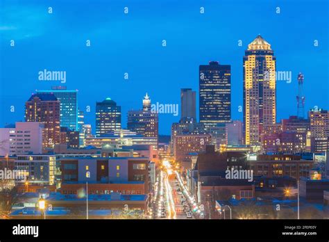 Des Moines Iowa Skyline In Usa United States Stock Photo Alamy