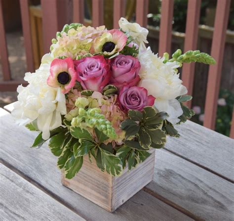 Flower T Box Handcrafted By Fleurelity Fresh Flowers Arrangements