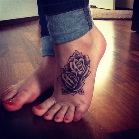 25 Black And White Flower Foot Tattoo