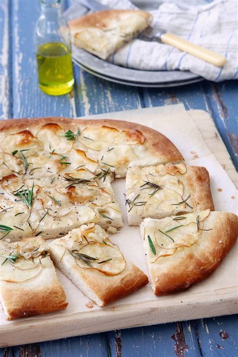 Think again, thanks to this savory version from coterie member liz coterie member phoebe lapine gives us the ultimate recipe for risotto: Potato And Rosemary Pizza | Recipes | Vegitarian recipes, Recipes, Yummy comfort food