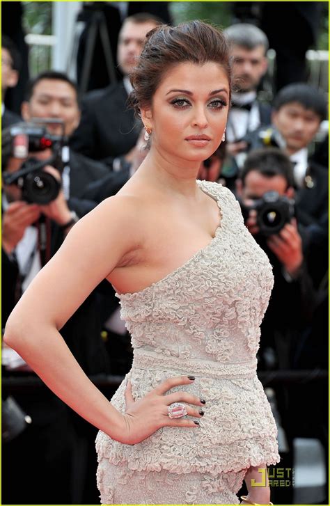 Aishwarya Rai Cannes Film Festival Opening Ceremony Photo 2542991