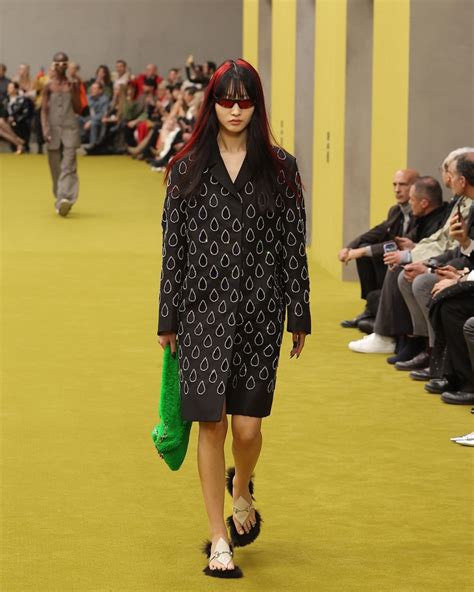 Desfile De Moda De La Colección Femenina Otoño Invierno 2023 De Gucci