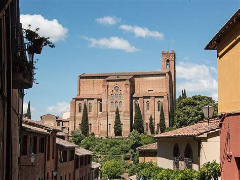 À l'intérieur du palais, dante alighieri a prononcé un discours le 18 mai 1300. Basilica of San Domenico in Siena, Italy | Sygic Travel