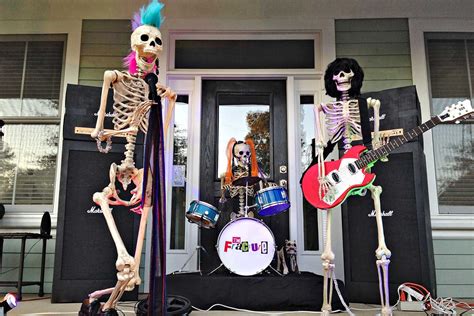 19 Funny Skeleton Poses For Halloween Better Homes And Gardens