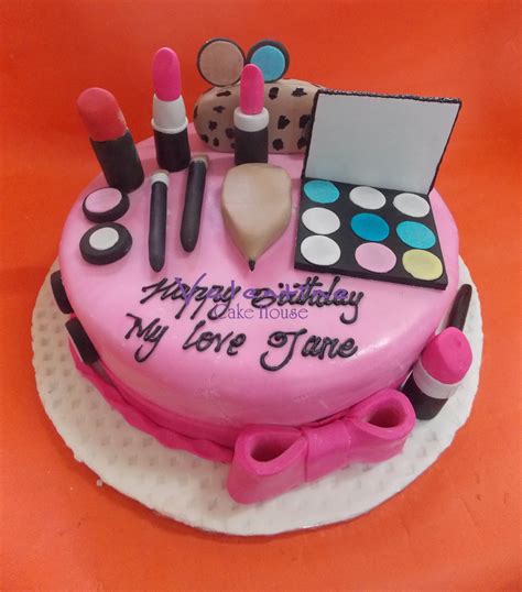 Cake designs can range from the extravagant to the functionally. Make Up Kit - Valentine Cake House Gallery