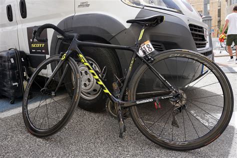 He and his twin brother adam, who is also an the cycling gene most likely came from his dad john who enjoyed success on the bike at club level and. Giro101 Tech: Mitchelton-Scott rider Simon Yates' Scott ...