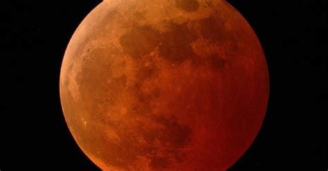 Si elle passe directement par son centre, elle est masquée la durée d'une éclipse solaire totale peut être calculée d'après la taille de l'ombre de la lune et d'après sa vitesse. Eclipse lunaire totale: comment regarder la super lune de sang des fleurs le 26 mai | FR24 News ...