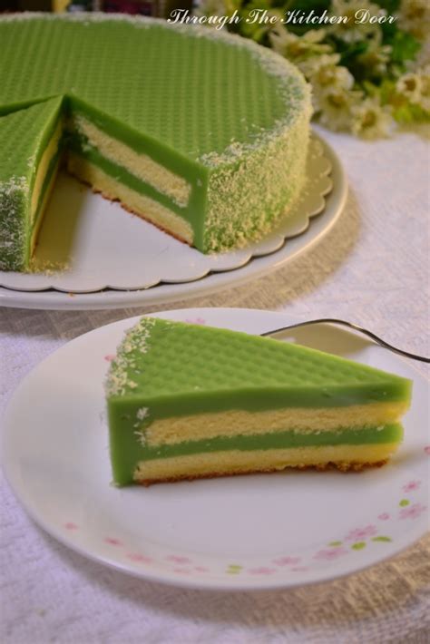 There are many versions of pandan custard cake recipes that have been shared by others but, i like this recipe the most as it is the easiest and is straight forward to prepare. Through The Kitchen Door: Pandan Layer Cake II ...