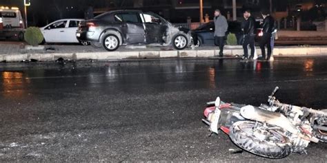 İzmir de otomobil ile motosiklet çarpıştı Yeni Akit