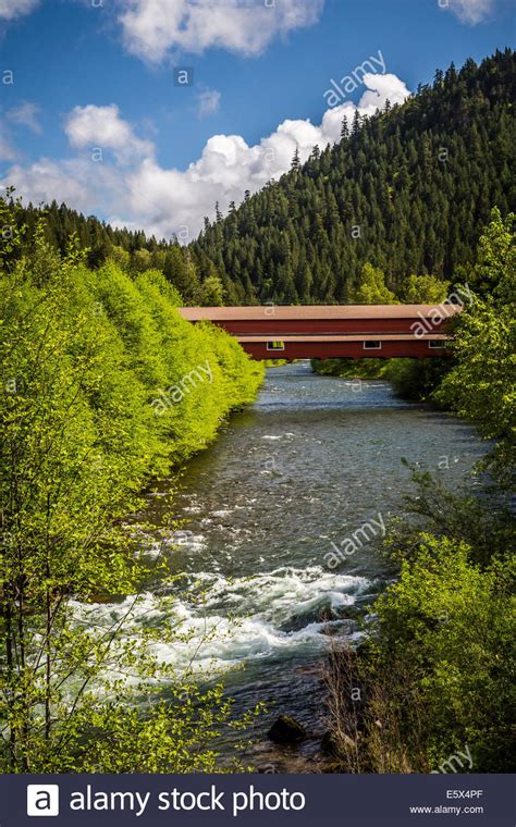 The Office Creek Covered Bridge Near Cottage Grove Oregon Usa Stock
