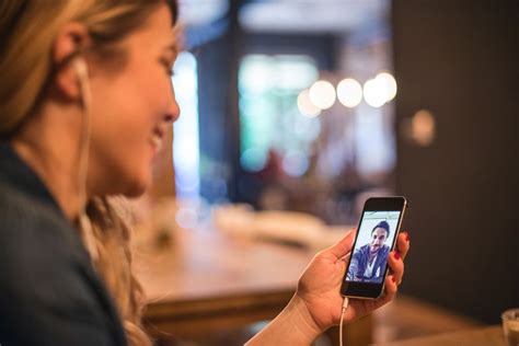 how to make free skype calls on a mobile phone