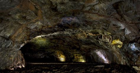 Geology Of Lava Caves And Solution Caves Geology Lava Caves Vs