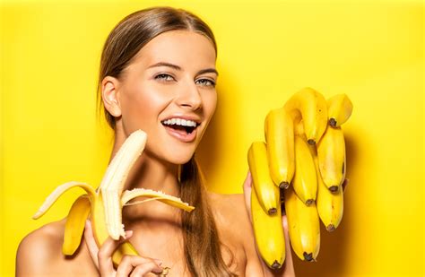 Вот что происходит с Вашим телом если Вы едите 2 банана в день в