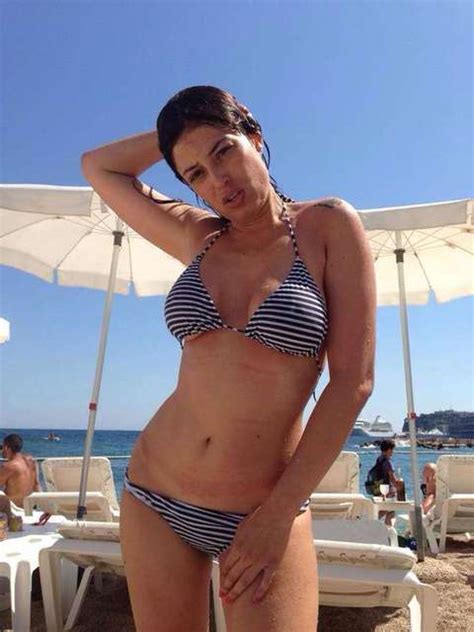 Sara Tommasi In Sexy Bikini Su Facebook Leggo It