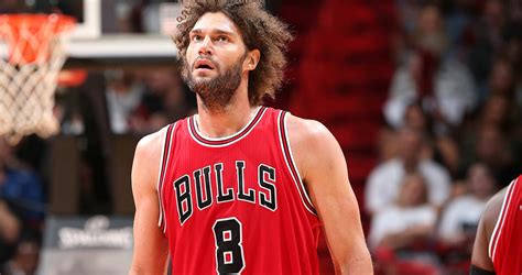 Bulls Robin Lopez Reportedly Wants Buyout But Front Office Wont Move Him Without Compensation
