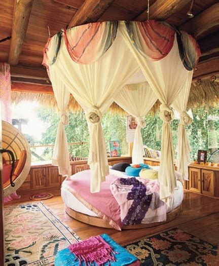 Adding an elegant and beautiful bed canopy is definitely something you should try to make as your next diy project this weekend! Canopy Bed Ideas | Feng Shui Bedroom Design | The Tao of Dana