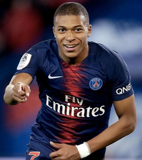 At 17 years old the young striker already became champion of france and reached the semifinals of at the age of 15, kylian mbappe played for monaco. Kylian Mbappé a 20 ans : où en étaient les autres stars du ...