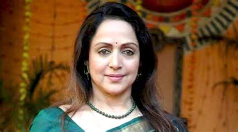 Hema Malini Says Gulzar Asked Her To Take Off Her Wig Wear Simple