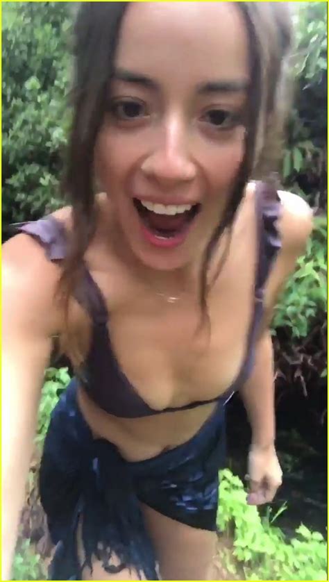 Agents of s.h.i.e.l.d. star chloe bennet took to twitter on wednesday to confirm that she's dating controversial youtube star logan paul. Logan Paul Goes Shirtless in Hawaii with Chloe Bennet ...