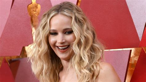 Jennifer Lawrence Cant Stop Smiling On Nyc Date With