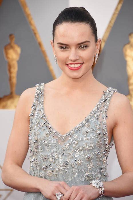 Daisy Ridley Workout Routine And Diet Plan Healthy Celeb