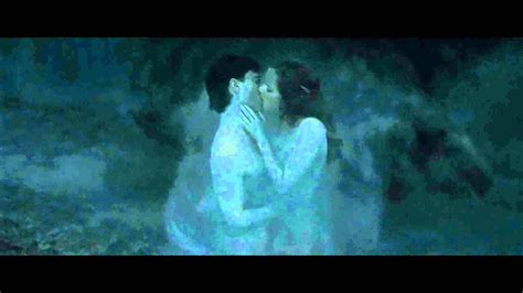 Harry And Hermione Kissing In Harry Potter And The Deathly Hallows Part
