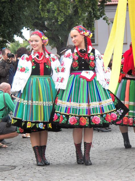 Poland Folk Dress Bing Polish Traditional Costume Traditional Outfits Folk Dresses