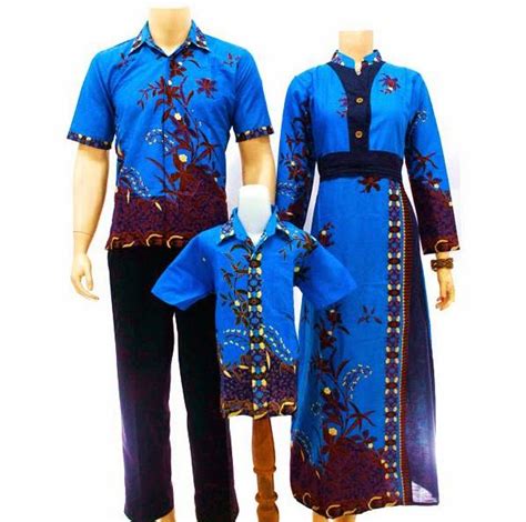 Dengan desain yang bisa dibilang terbaru membuat ini semakin lama semakin populer di. 10 Model Baju Batik Sarimbit Keluarga Modis Elegan 2020