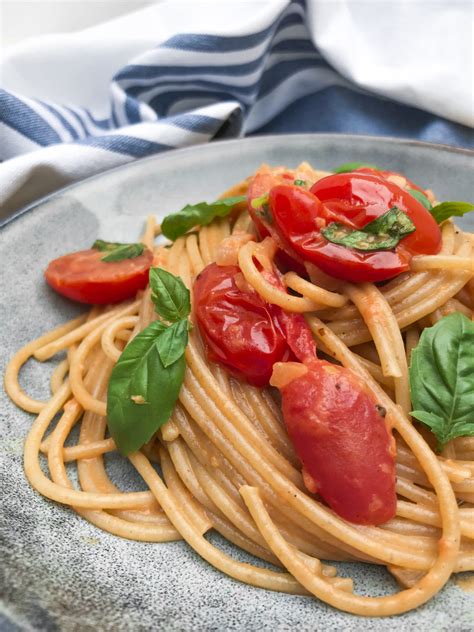 Pasta med tomat og fløde Pasta i tomatflødesovs Christinas Køkken