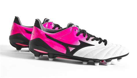 But despite it being very light at a mere 195g, i've always felt that it lacked that something, that oomph, that swag that elevated it from a speed boot into the speed boot. Bold New Boots For Hulk - Pearl / Pink Glow Mizuno Morelia ...