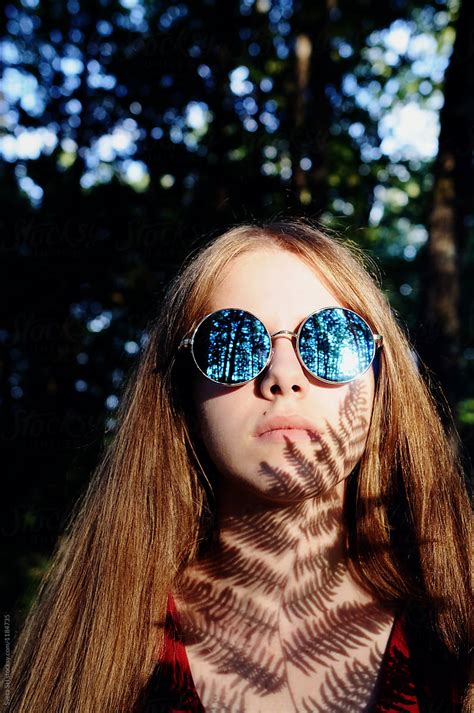 Teen Girl In Sunglasses Del Colaborador De Stocksy Sveta Sh Stocksy