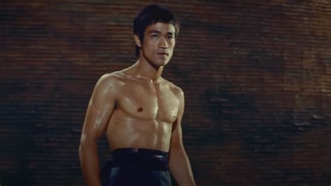 It has no plan, but deals with the environment that it finds. Bruce Lee Be Water Movie Review - Book and Film Globe