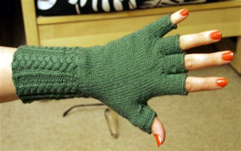 This listing is for a knitting pattern only. KNITTING PATTERNS FINGERLESS GLOVES « Free Patterns