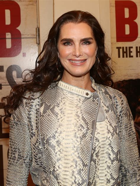 Brooke Shields 55 Looks Youthful As She Poses With A Beautiful