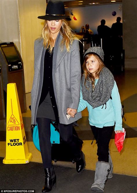 Jessica Alba And Daughter Honor In Matching Grey Looks As They Touch Down At Lax Daily Mail Online