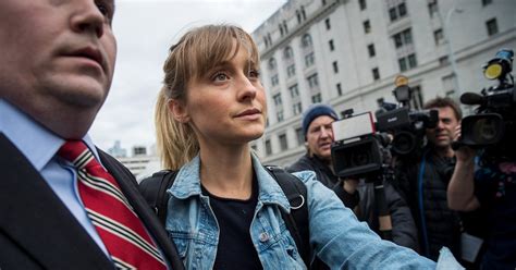 The Vow Where Is Allison Mack From Nxivm In 2021 Popsugar Entertainment
