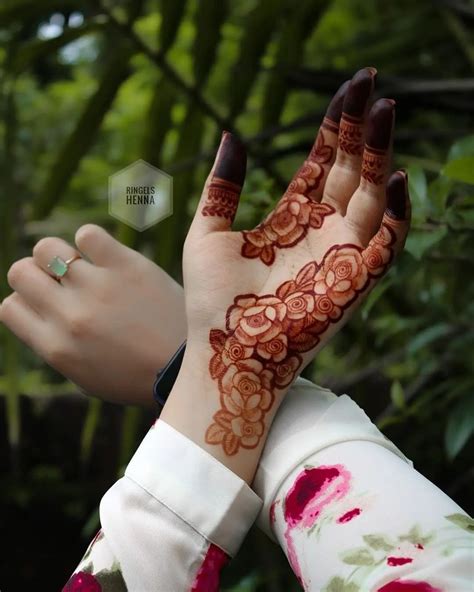 Minimal Mehndi Designs For Indian Brides