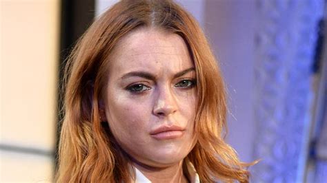 Lindsay Lohan Accused Of Photoshopping Instagram Selfie To Make Waist