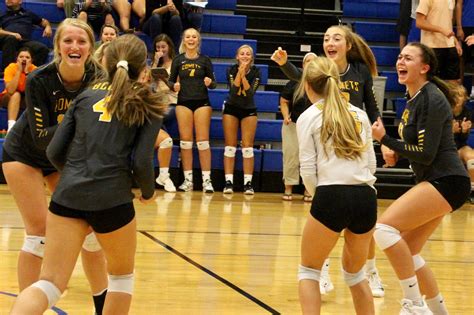 Bcluw Volleyball Fights Off Rebels Photos The Grundy Register