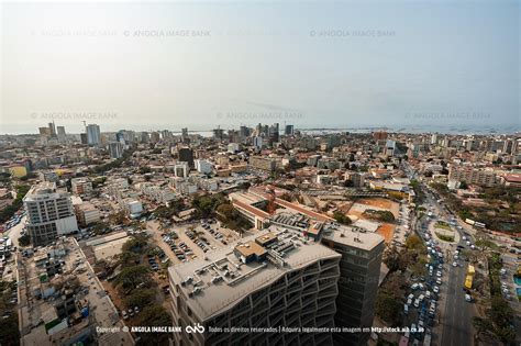 Aib™ Imagens De Angola Vista Aérea Da Cidade Luanda Capital De Angola Largo Primeiro De Maio